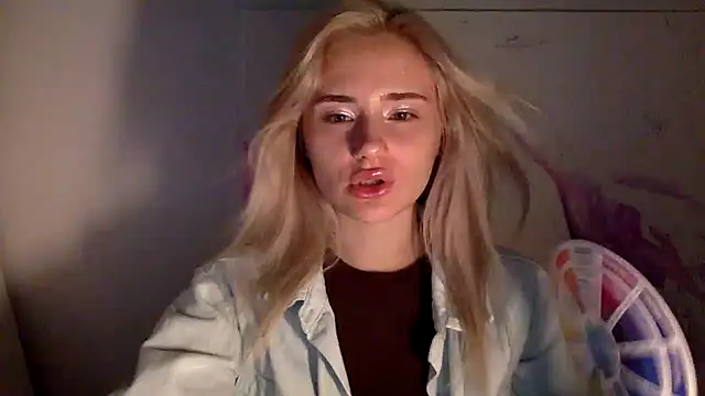 Snapshot of Rosvann chatting on October 15, 6:08 pm Rosvann online show from October 15, 6:08 pm