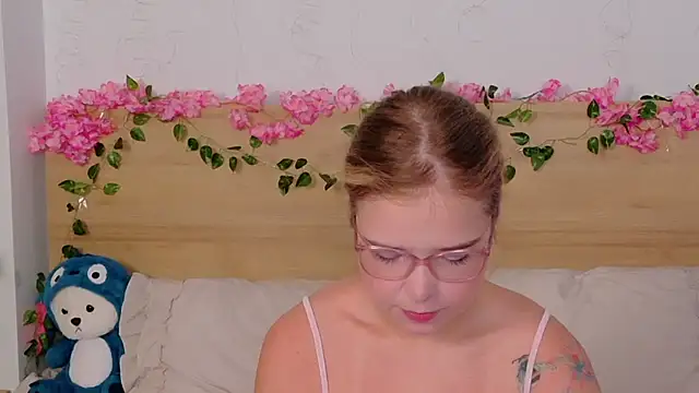 Lilith Bonheur online show from October 26, 8:15 pm