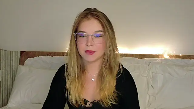 Lilith Bonheur online show from February 1, 2:59 pm