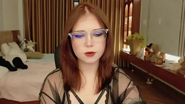 Lilith Bonheur online show from May 13, 8:27 pm