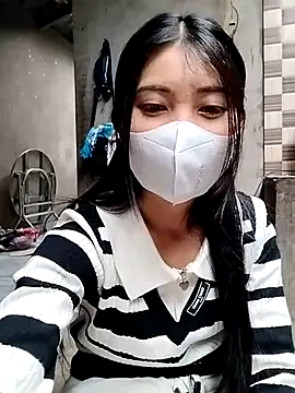 Snapshot of Damhan12 chatting on February 19, 8:32 am Damhan12 online show from February 19, 8:32 am