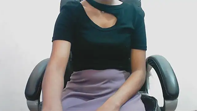short girl  online show from May 19, 5:08 pm
