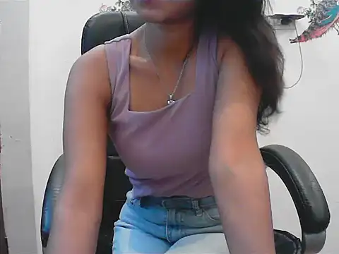Snapshot of short_girl_ chatting on July 5, 8:10 am short girl online show from July 5, 8:10 am
