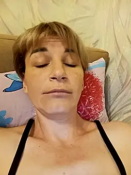 Snapshot of SweetKiss96 chatting on September 29, 6:35 pm SweetKiss96 online show from September 29, 6:35 pm