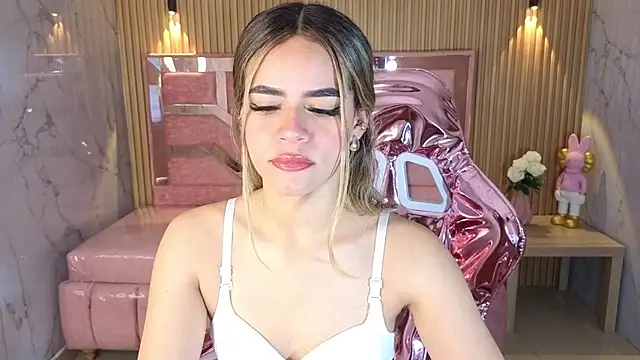 lilith4 s online show from November 17, 8:25 pm