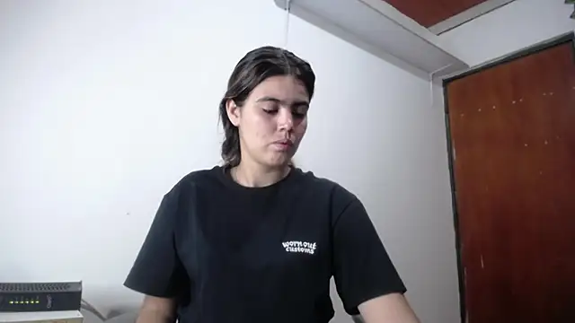 isabel 09 online show from October 22, 3:18 am