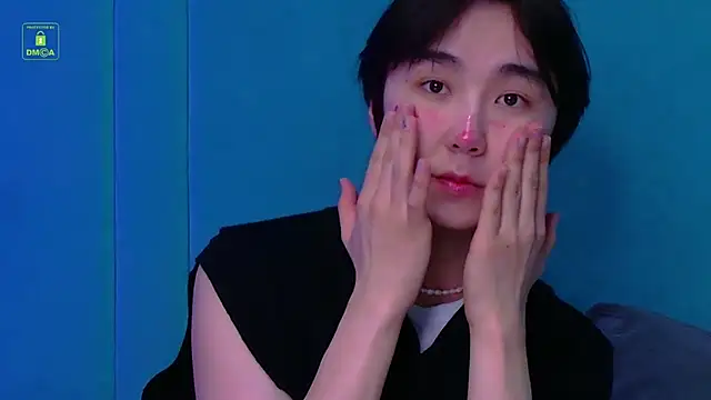 HeejinWang online show from April 7, 8:20 pm