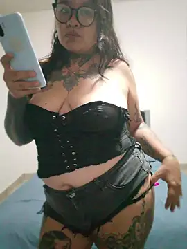 Snapshot of agnesvela chatting on July 30, 4:33 am agnesvela online show from July 30, 4:33 am