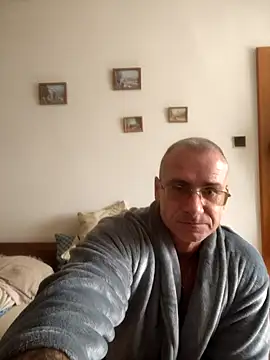 Snapshot of chcem1975 chatting on September 18, 9:55 am chcem1975 online show from September 18, 9:55 am