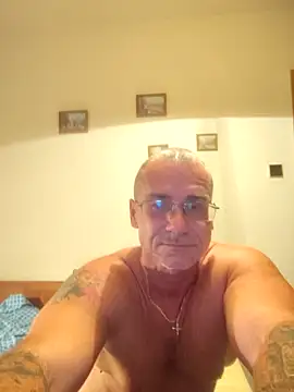 Snapshot of chcem1975 chatting on September 20, 8:54 pm chcem1975 online show from September 20, 8:54 pm