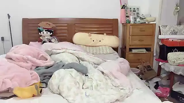 Akong11 online show from October 22, 4:40 pm