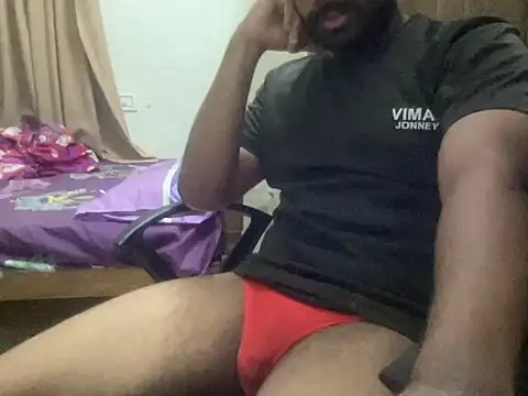 Snapshot of johny_lovee chatting on October 19, 10:32 pm johny lovee online show from October 19, 10:32 pm