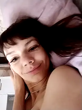 Snapshot of AliceSwan1122 chatting on July 14, 2:45 pm AliceSwan1122 online show from July 14, 2:45 pm