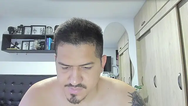 Snapshot of Arnolwilliams chatting on September 19, 11:27 pm Arnolwilliams online show from September 19, 11:27 pm