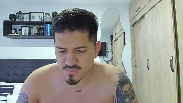 Snapshot of Arnolwilliams chatting on November 8, 2:34 am Arnolwilliams online show from November 8, 2:34 am