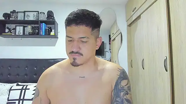 Snapshot of Arnolwilliams chatting on November 12, 10:52 pm Arnolwilliams online show from November 12, 10:52 pm