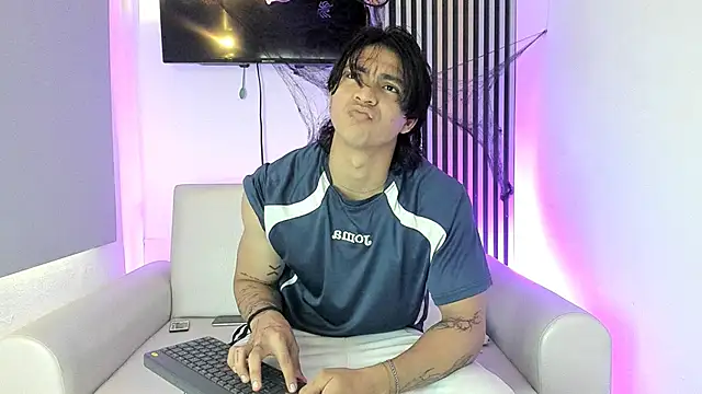 toji luxxer online show from October 25, 8:14 pm