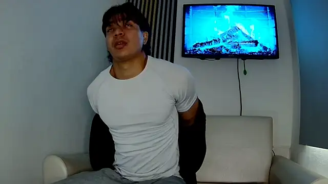 toji luxxer online show from January 13, 5:40 pm