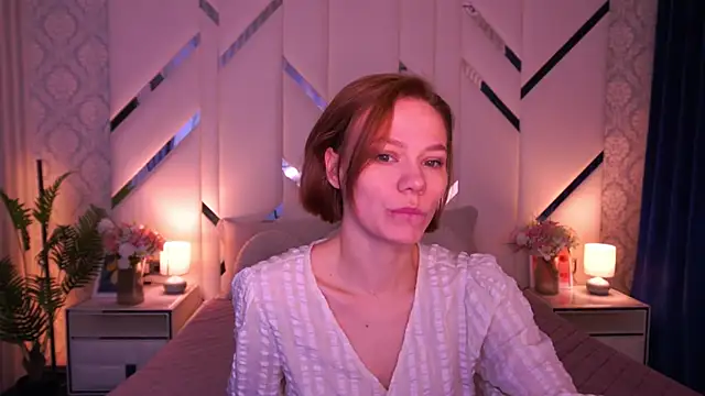 ShyySiren online show from April 18, 7:01 am