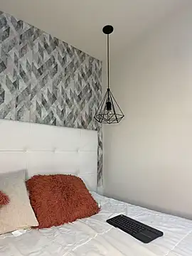 krisstenSantos online show from February 19, 1:29 pm