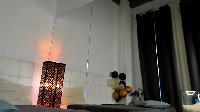 AmiraRees online show from December 16, 6:51 am