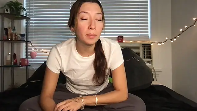 Snapshot of yoursweetestlilly chatting on November 14, 4:06 pm yoursweetestlilly online show from November 14, 4:06 pm