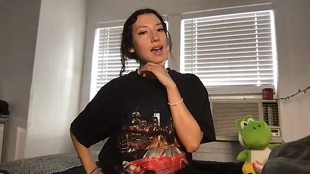 Snapshot of yoursweetestlilly chatting on April 1, 4:15 pm yoursweetestlilly online show from April 1, 4:15 pm