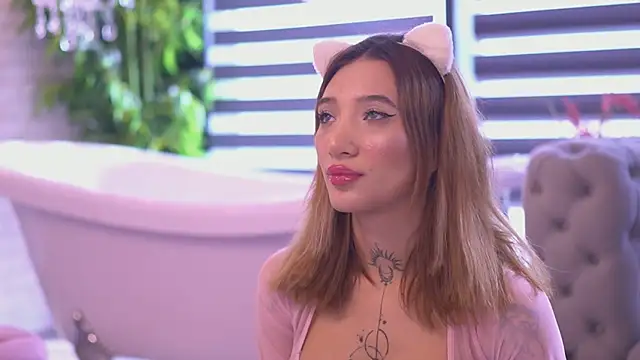 Snapshot of SiennaJayden chatting on September 29, 7:35 am SiennaJayden online show from September 29, 7:35 am