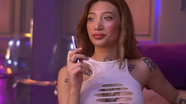 Snapshot of SiennaJayden chatting on October 8, 5:21 pm SiennaJayden online show from October 8, 5:21 pm