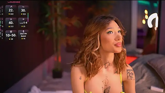 Snapshot of SiennaJayden chatting on October 14, 5:03 pm SiennaJayden online show from October 14, 5:03 pm