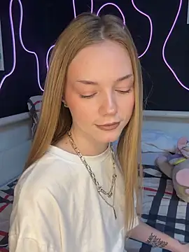 MilaMoone online show from February 5, 11:04 am