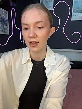 MilaMoone online show from February 28, 11:00 am