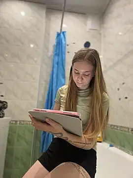 MilaMoone online show from April 13, 7:08 pm