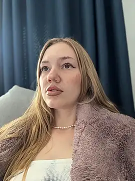 MilaMoone online show from August 1, 11:20 am
