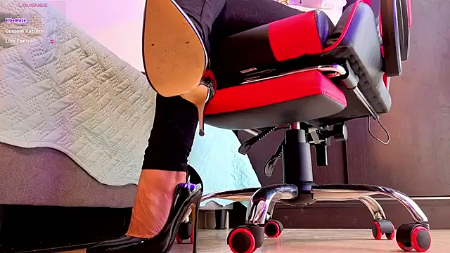 heylovelygirl online show from February 17, 2:57 pm