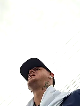 Snapshot of Bottz777 chatting on November 17, 5:19 pm Bottz777 online show from November 17, 5:19 pm