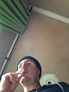 Snapshot of Bottz777 chatting on November 18, 9:14 am Bottz777 online show from November 18, 9:14 am