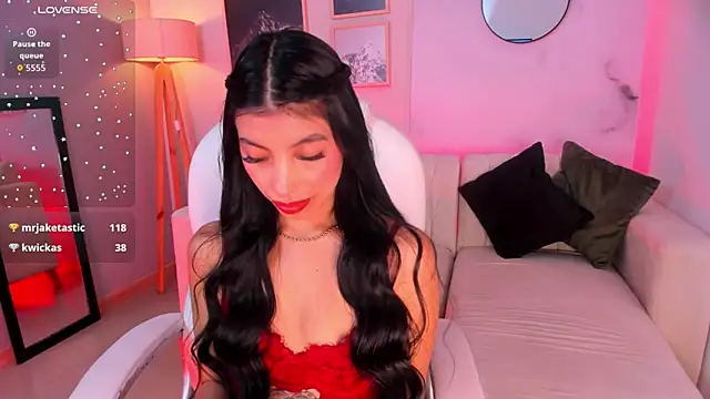 Tiffany Low online show from February 14, 1:30 pm