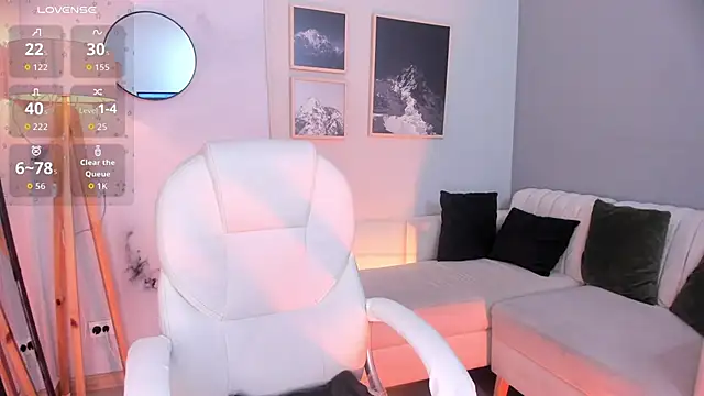 Tiffany Low online show from March 9, 2:43 pm