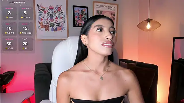Tiffany Low online show from May 22, 2:01 pm