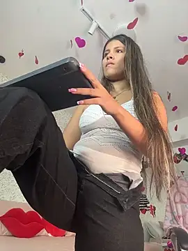 EMILIIA RICHTER   online show from February 9, 8:02 pm