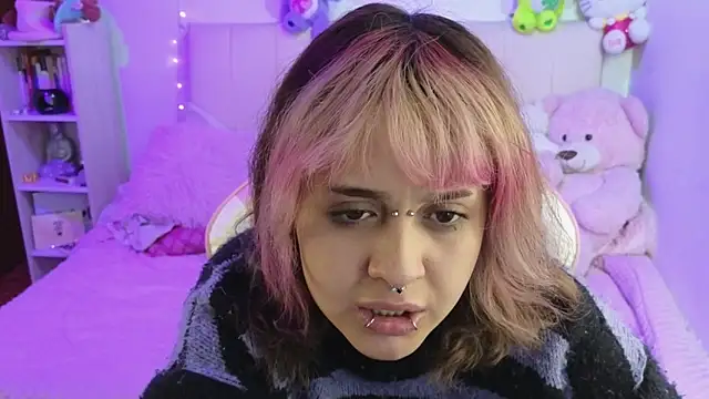Snapshot of NekoWaifu chatting on April 25, 2:58 pm NekoWaifu online show from April 25, 2:58 pm