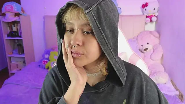 Snapshot of NekoWaifu chatting on June 15, 3:25 pm NekoWaifu online show from June 15, 3:25 pm