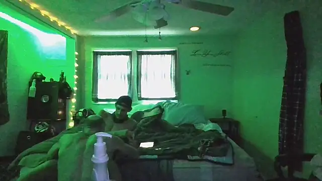 Snapshot of versatilevortex chatting on February 4, 12:22 pm versatilevortex online show from February 4, 12:22 pm