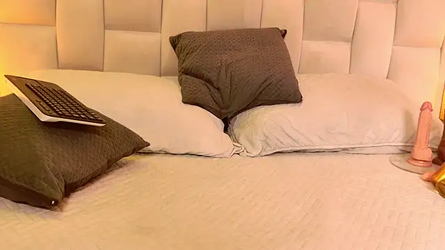 paulina cano online show from December 5, 7:10 pm