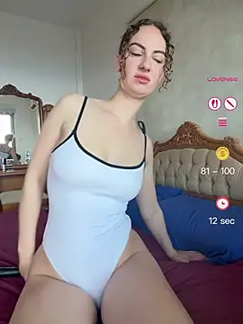 Snapshot of CurlyChloe chatting on May 24, 5:12 am CurlyChloe online show from May 24, 5:12 am