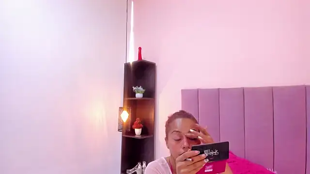 HoollyHendrix online show from November 10, 8:08 pm