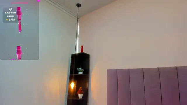 HoollyHendrix online show from November 20, 8:08 pm