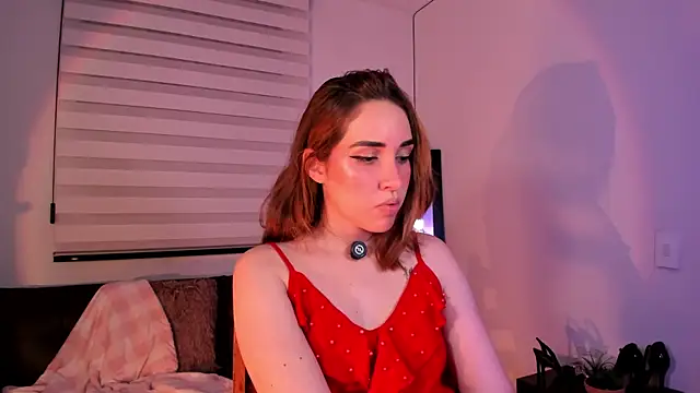 Snapshot of SarahCastillo_ chatting on October 13, 5:29 am SarahCastillo online show from October 13, 5:29 am