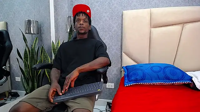 Snapshot of SkylerBigxxx chatting on September 30, 4:28 am SkylerBigxxx online show from September 30, 4:28 am